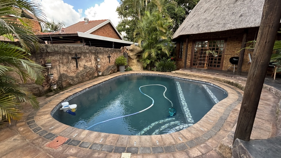 5 Bedroom Property for Sale in Montana Park Gauteng