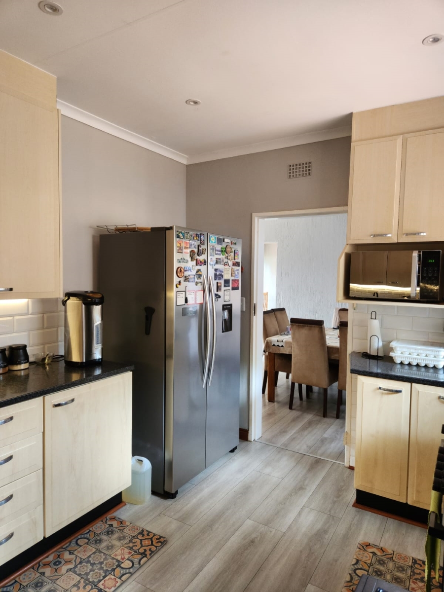 4 Bedroom Property for Sale in Linden Gauteng