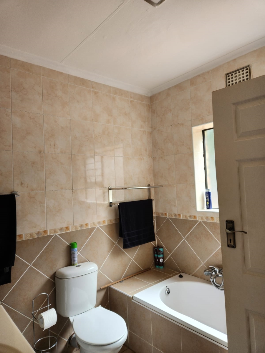 4 Bedroom Property for Sale in Linden Gauteng