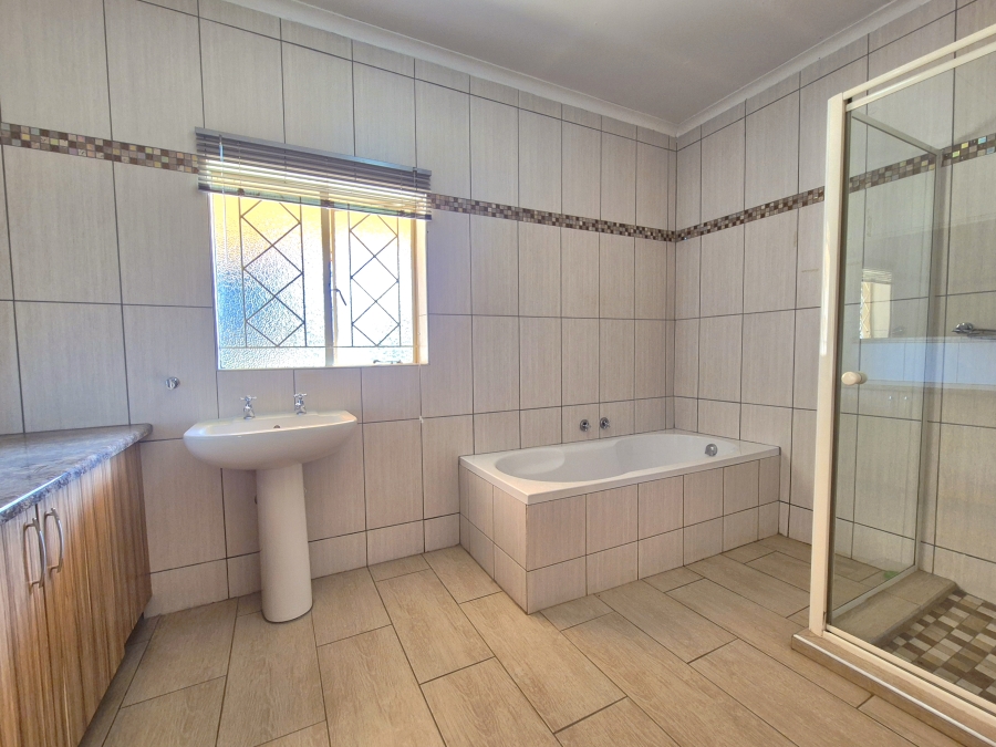 3 Bedroom Property for Sale in Sonneveld Gauteng