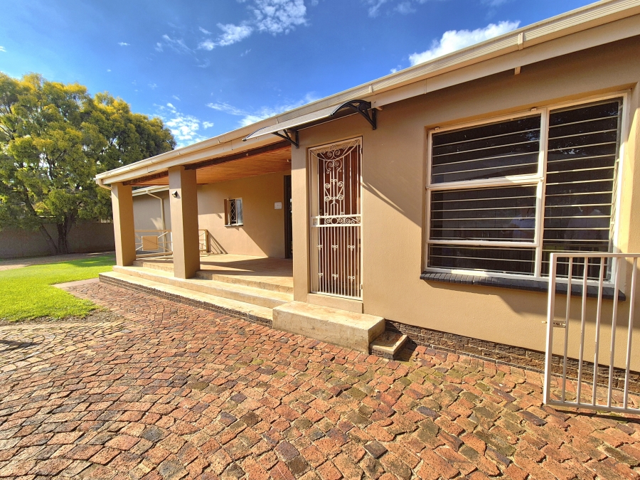 3 Bedroom Property for Sale in Sonneveld Gauteng