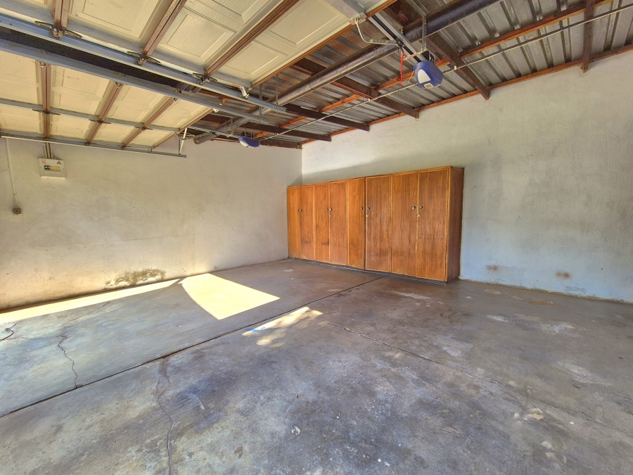 3 Bedroom Property for Sale in Sonneveld Gauteng