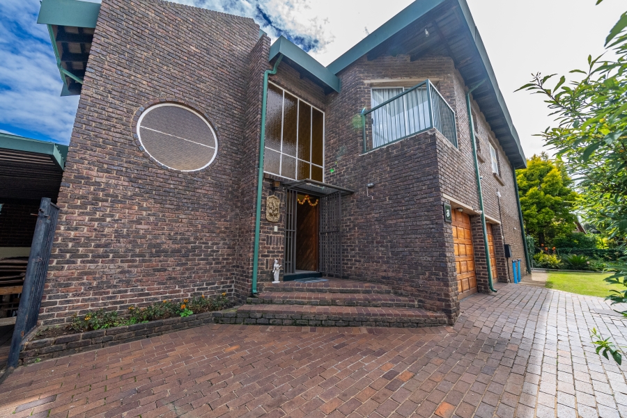 5 Bedroom Property for Sale in Farrarmere Gauteng