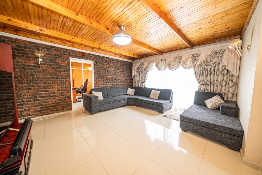 5 Bedroom Property for Sale in Farrarmere Gauteng