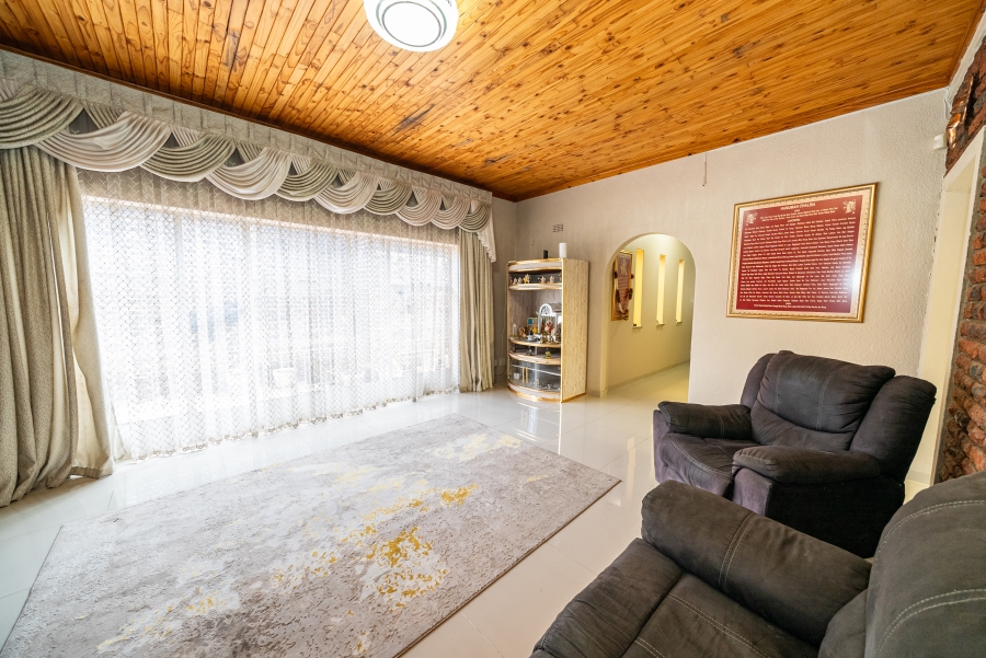 5 Bedroom Property for Sale in Farrarmere Gauteng