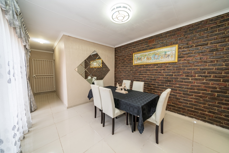 5 Bedroom Property for Sale in Farrarmere Gauteng