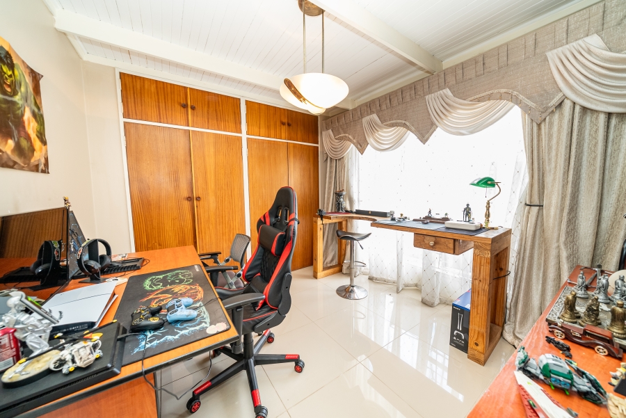 5 Bedroom Property for Sale in Farrarmere Gauteng