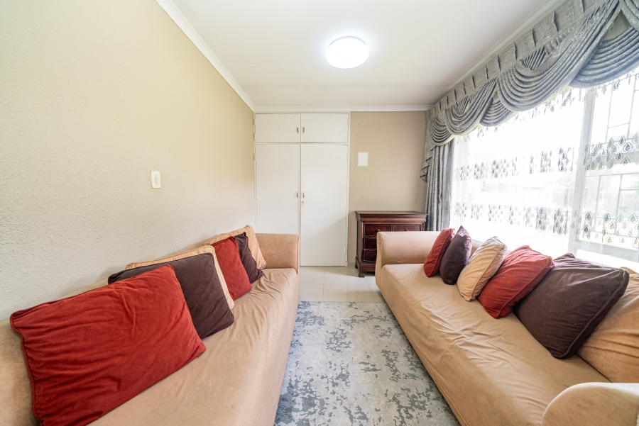 5 Bedroom Property for Sale in Farrarmere Gauteng