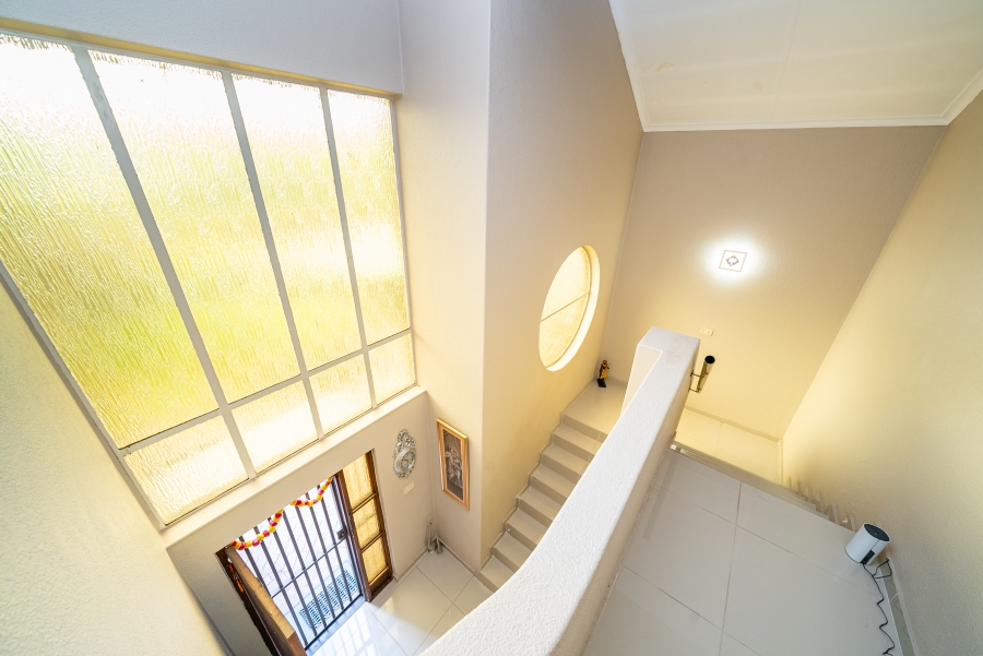 5 Bedroom Property for Sale in Farrarmere Gauteng