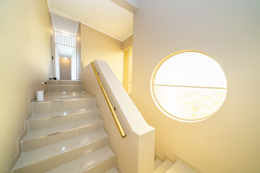 5 Bedroom Property for Sale in Farrarmere Gauteng