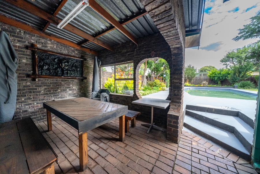 5 Bedroom Property for Sale in Farrarmere Gauteng