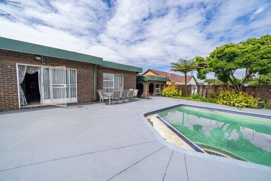 5 Bedroom Property for Sale in Farrarmere Gauteng