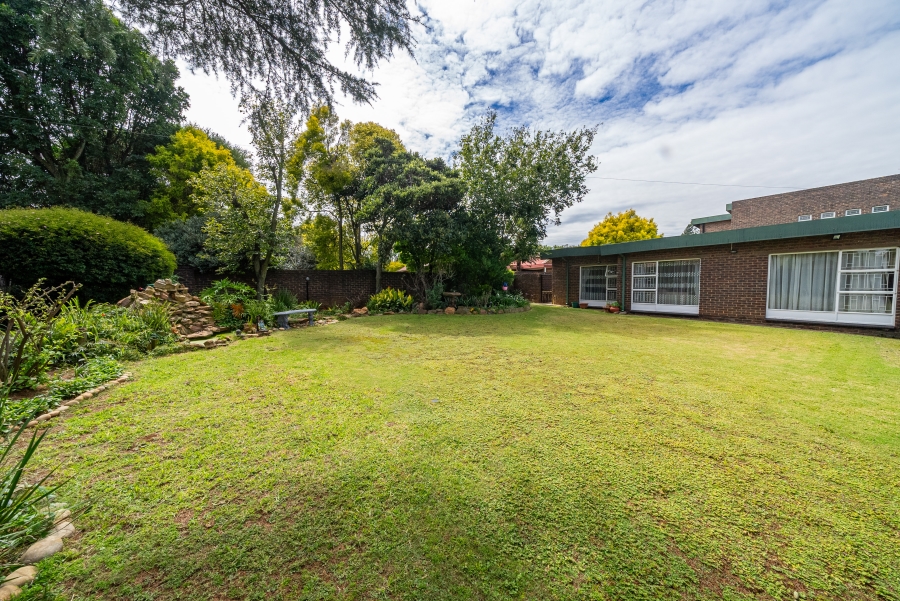 5 Bedroom Property for Sale in Farrarmere Gauteng