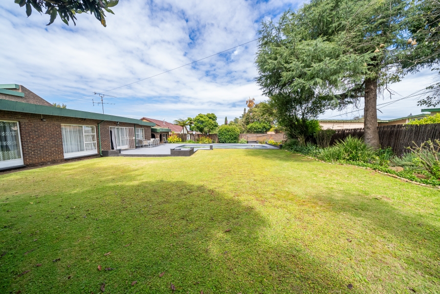 5 Bedroom Property for Sale in Farrarmere Gauteng