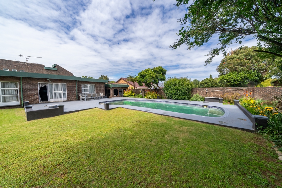 5 Bedroom Property for Sale in Farrarmere Gauteng