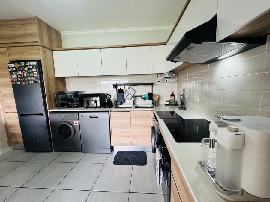 1 Bedroom Property for Sale in Waterfall Gauteng