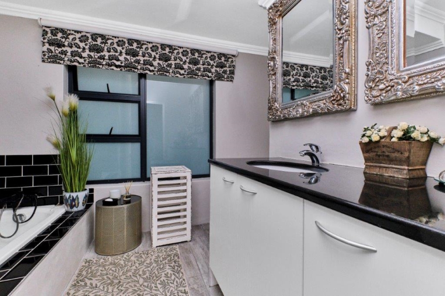 6 Bedroom Property for Sale in Bryanston Gauteng