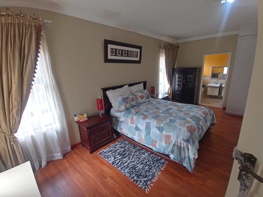 3 Bedroom Property for Sale in Mulbarton Gauteng