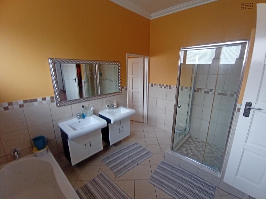 3 Bedroom Property for Sale in Mulbarton Gauteng