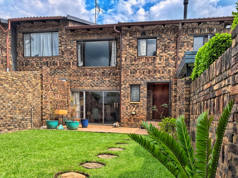 3 Bedroom Property for Sale in Northcliff Gauteng