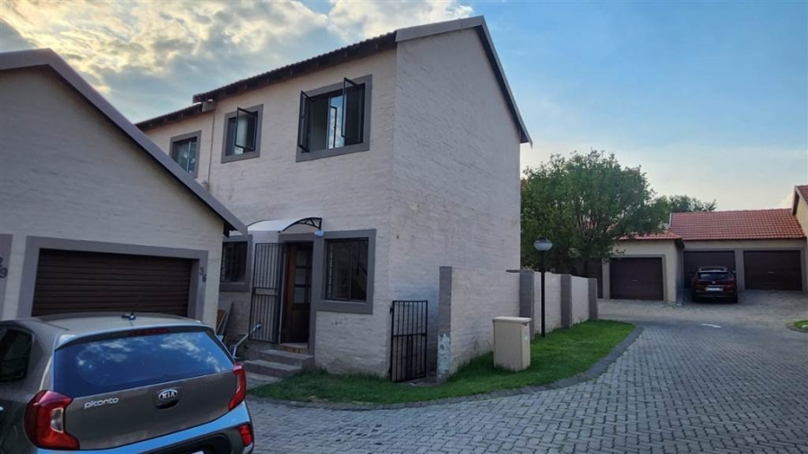 2 Bedroom Property for Sale in Halfway Gardens Gauteng