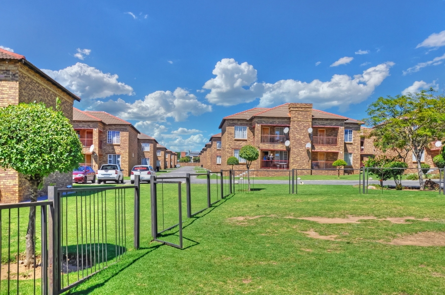 2 Bedroom Property for Sale in Erand Gardens Gauteng