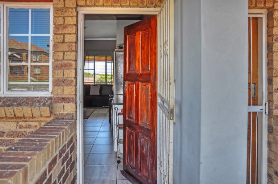 2 Bedroom Property for Sale in Erand Gardens Gauteng