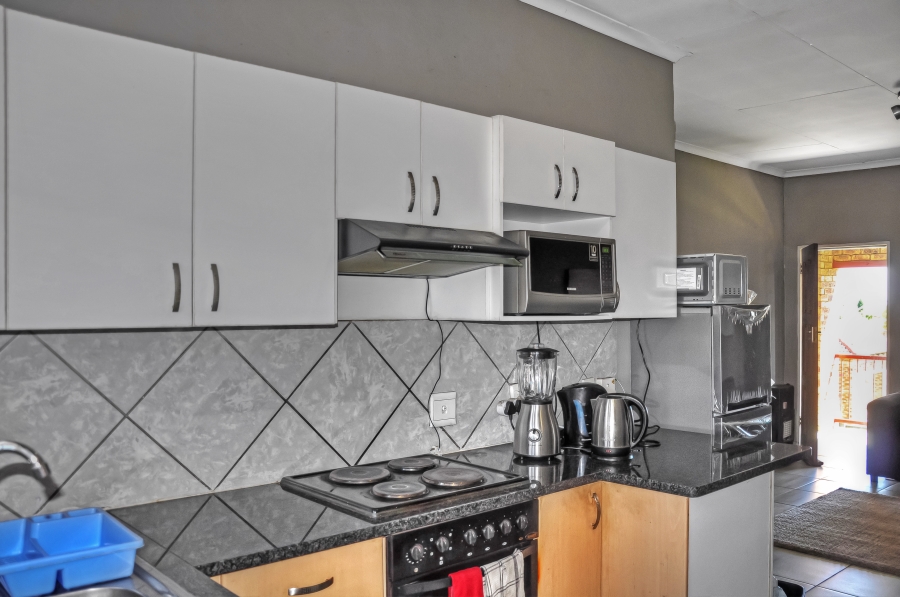 2 Bedroom Property for Sale in Erand Gardens Gauteng