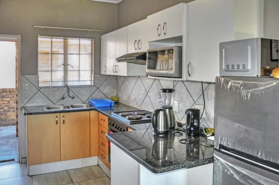 2 Bedroom Property for Sale in Erand Gardens Gauteng