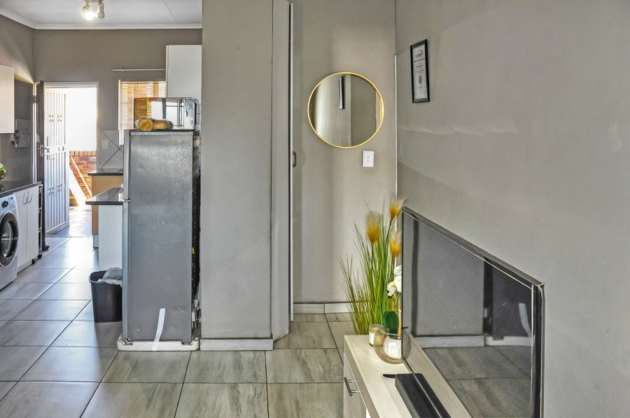 2 Bedroom Property for Sale in Erand Gardens Gauteng