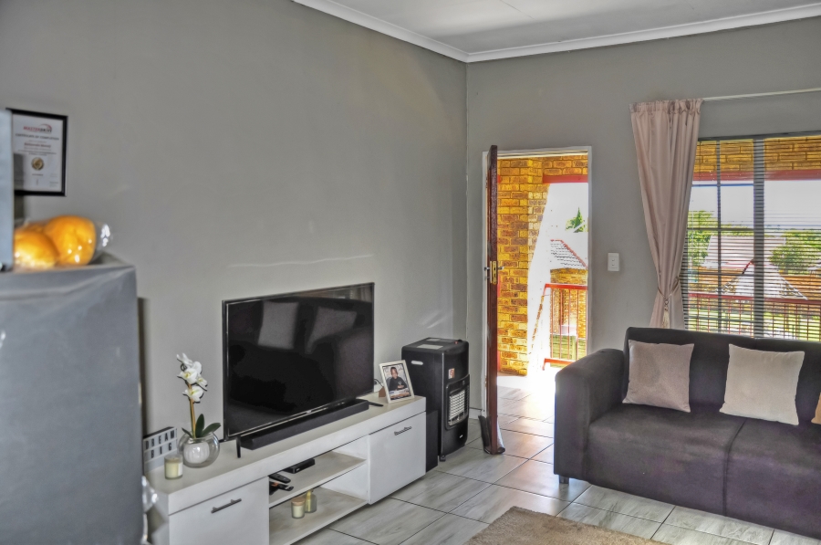2 Bedroom Property for Sale in Erand Gardens Gauteng
