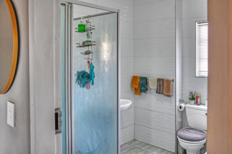 2 Bedroom Property for Sale in Erand Gardens Gauteng