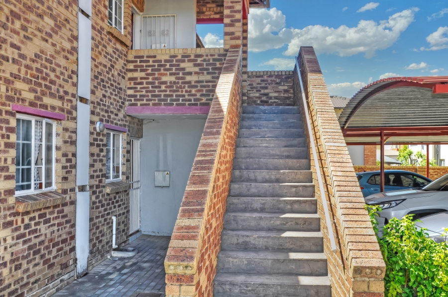 2 Bedroom Property for Sale in Erand Gardens Gauteng