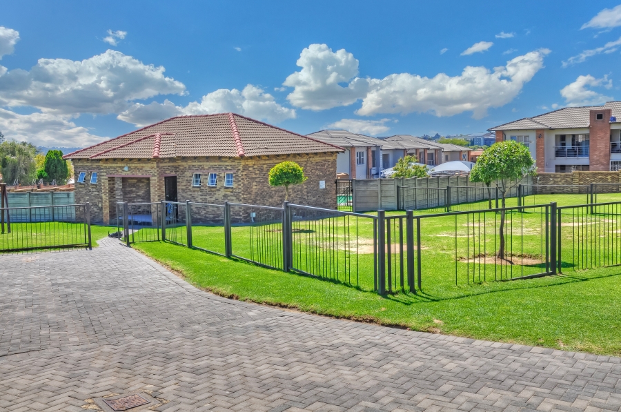 2 Bedroom Property for Sale in Erand Gardens Gauteng