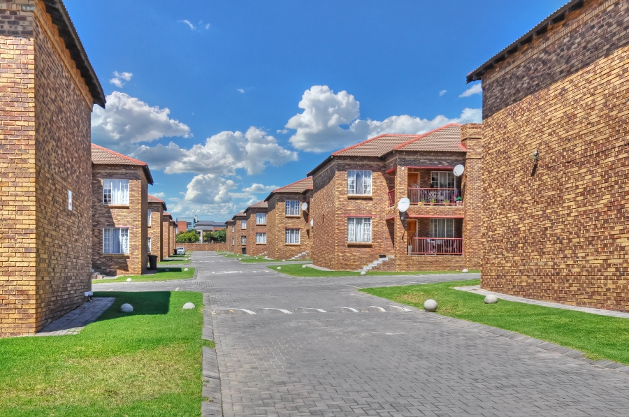 2 Bedroom Property for Sale in Erand Gardens Gauteng