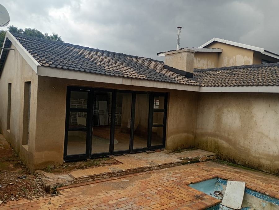4 Bedroom Property for Sale in Mondeor Gauteng
