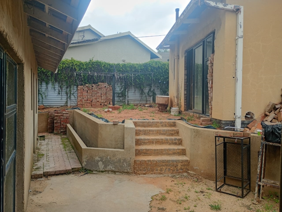 4 Bedroom Property for Sale in Mondeor Gauteng
