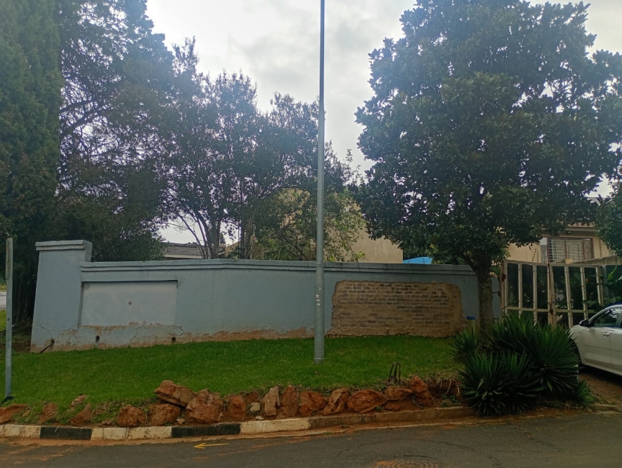 4 Bedroom Property for Sale in Mondeor Gauteng