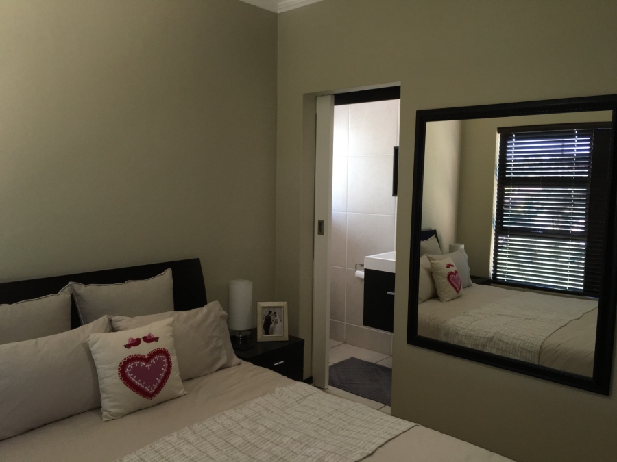 2 Bedroom Property for Sale in Glenvista Gauteng