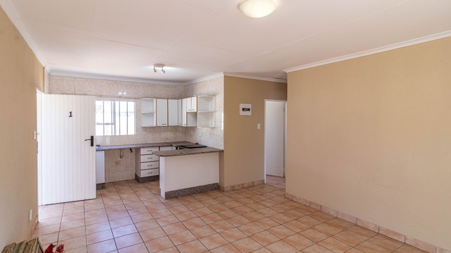 2 Bedroom Property for Sale in Mondeor Gauteng