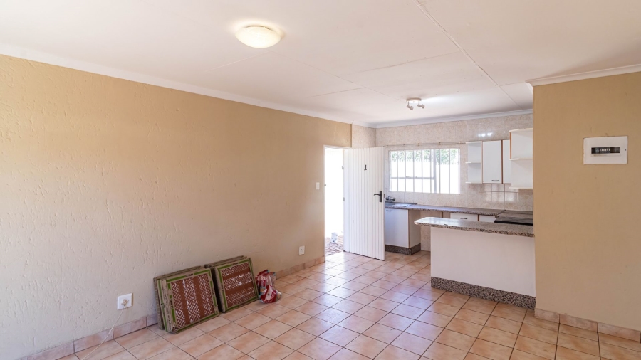 2 Bedroom Property for Sale in Mondeor Gauteng