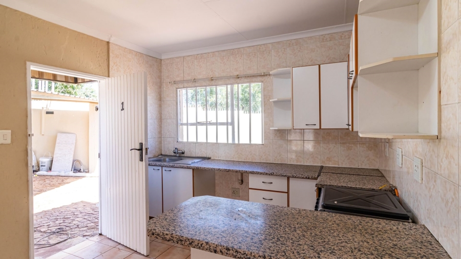 2 Bedroom Property for Sale in Mondeor Gauteng