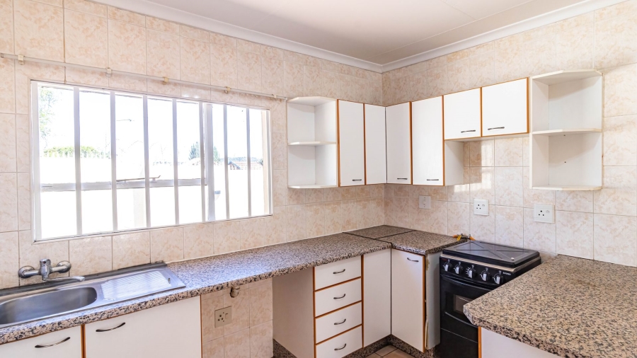 2 Bedroom Property for Sale in Mondeor Gauteng