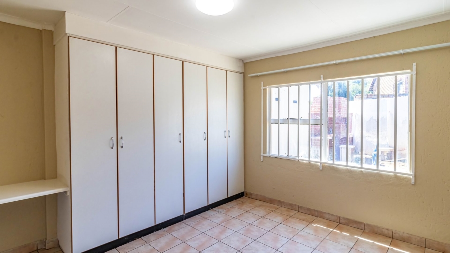 2 Bedroom Property for Sale in Mondeor Gauteng