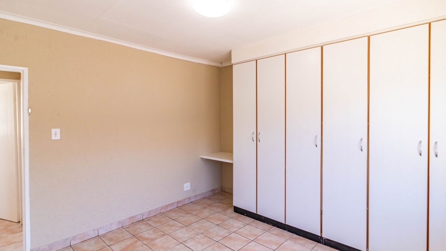 2 Bedroom Property for Sale in Mondeor Gauteng