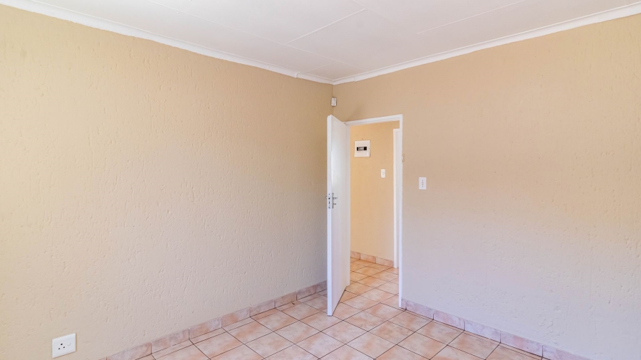 2 Bedroom Property for Sale in Mondeor Gauteng