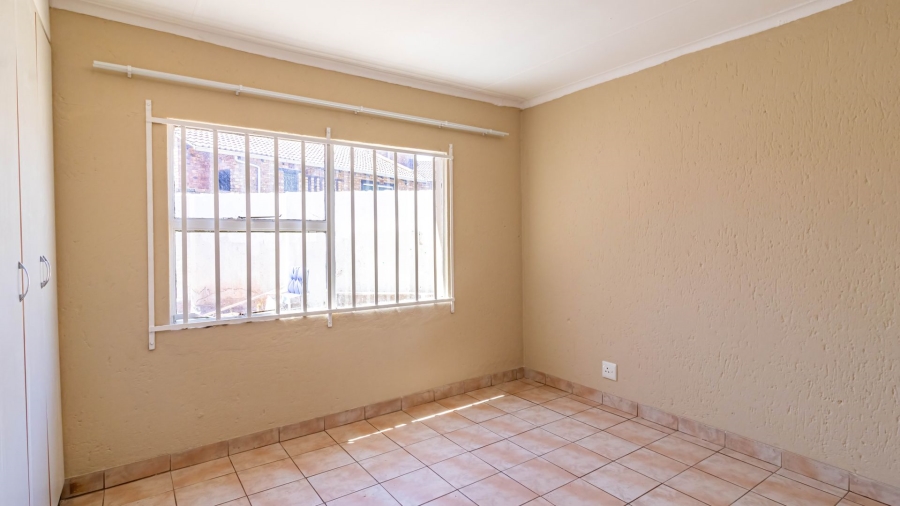 2 Bedroom Property for Sale in Mondeor Gauteng
