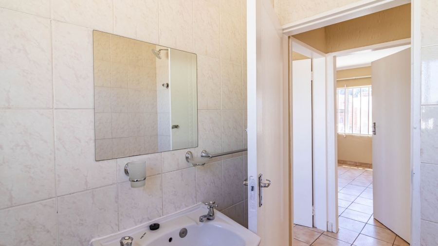 2 Bedroom Property for Sale in Mondeor Gauteng