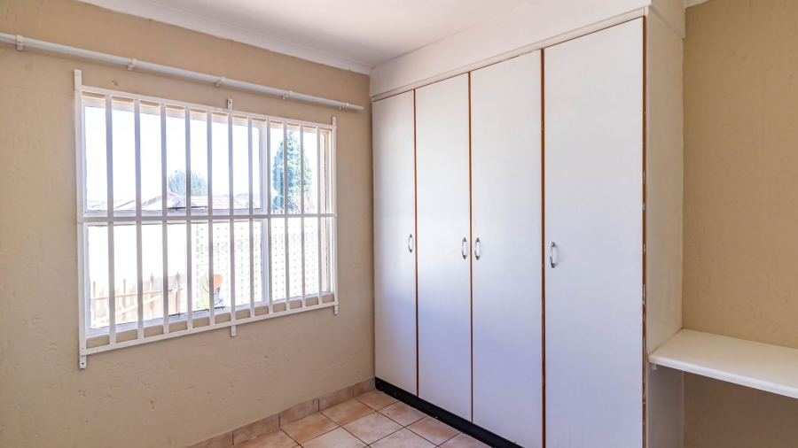 2 Bedroom Property for Sale in Mondeor Gauteng