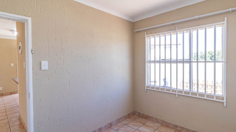2 Bedroom Property for Sale in Mondeor Gauteng